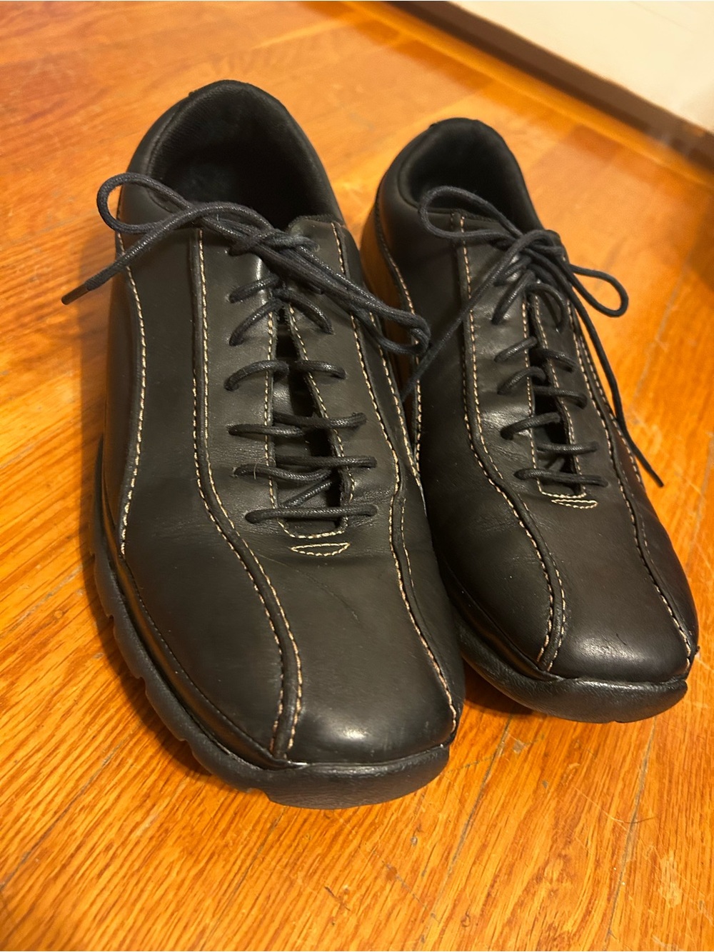 Rockport Black Leather Lace-Up Oxfords with Contrast Stitching
